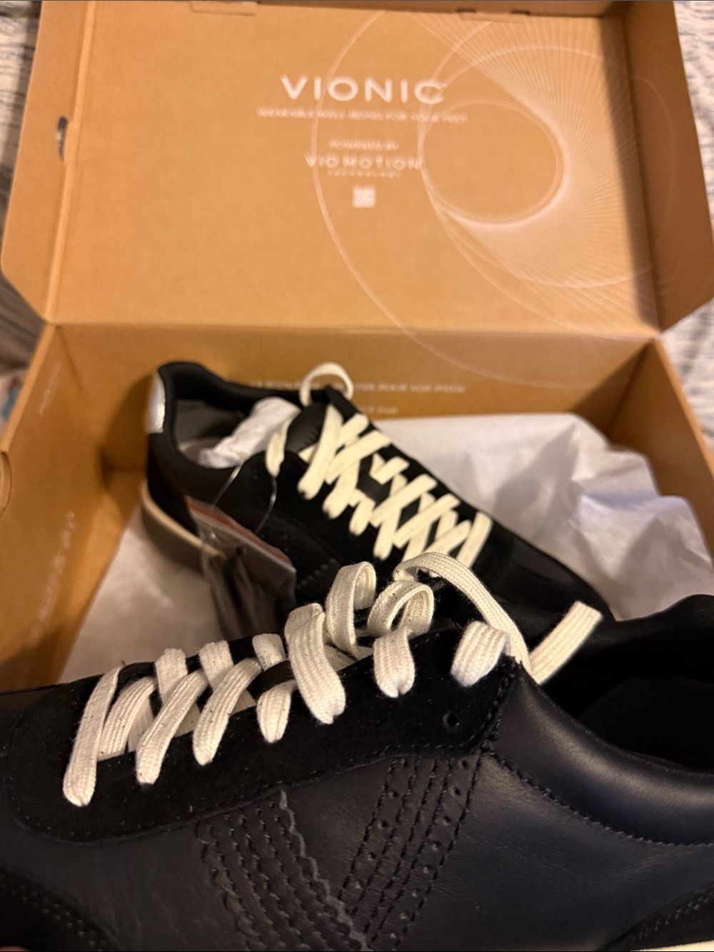 Vionic Men's Black Leather Sneaker with White Laces